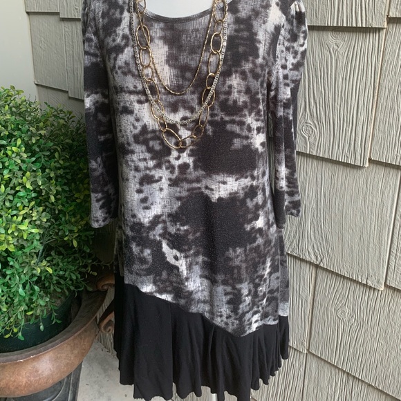Asymmetrical Hem Tunic - Picture 1 of 6